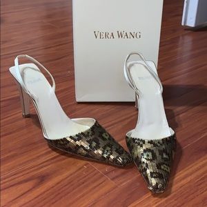 Vera Wang Closed Toe Heels
